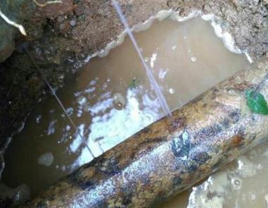 皋兰楼顶渗水维修公司分享下地暖漏水的原因及检测方法。